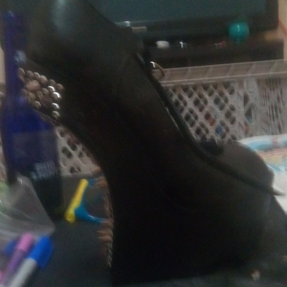 Shoes - Picture 2 of 2